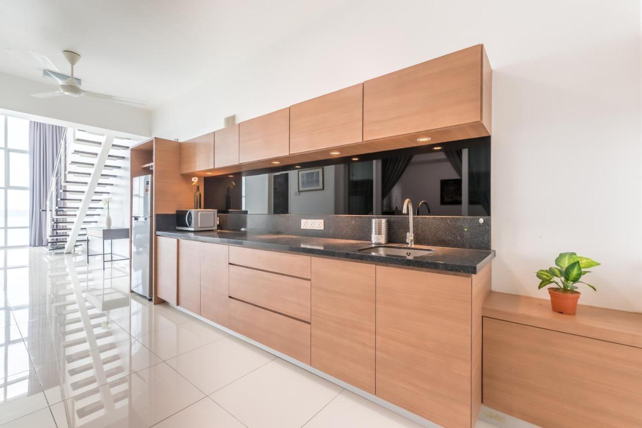 Maritime Penthouse Suite By The Sea George Town Esterno foto