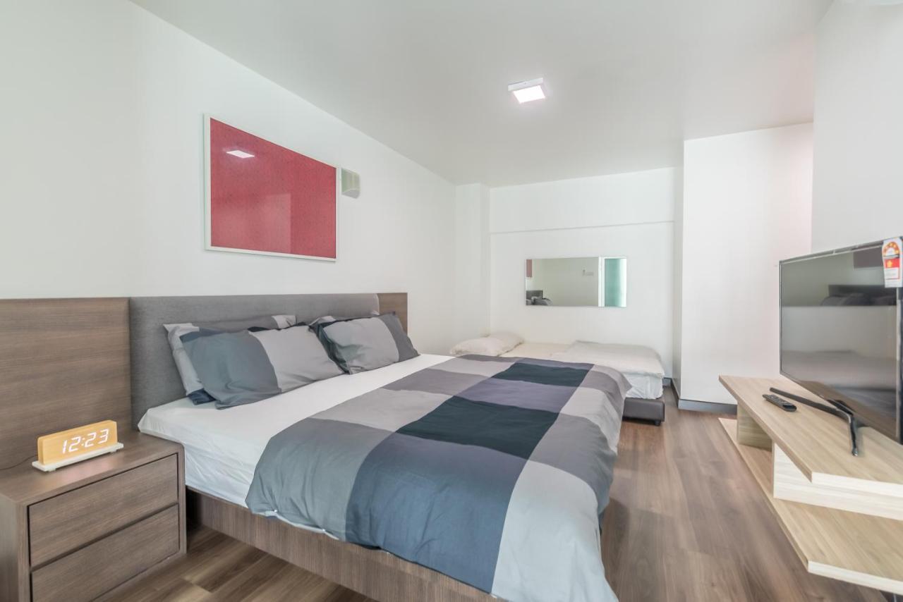 Maritime Penthouse Suite By The Sea George Town Esterno foto